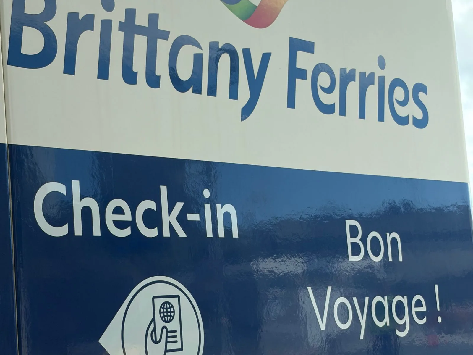 The check-in sign at Portsmouth: bon voyage